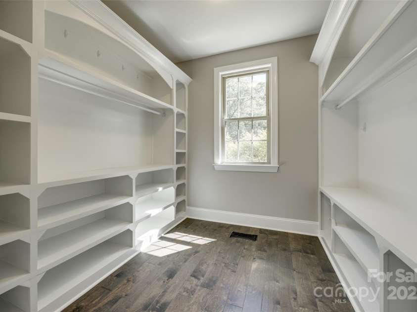 7435 Hammond Drive, Charlotte, NC 28215.  MLS# CAR4260510, YatesRealty ID 17494. 