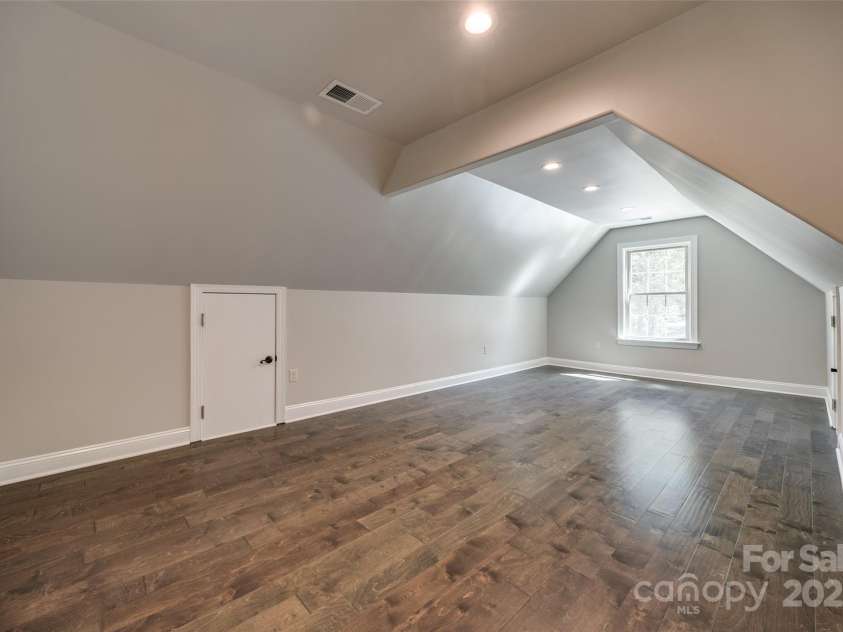 7435 Hammond Drive, Charlotte, NC 28215.  MLS# CAR4260510, YatesRealty ID 17494. 