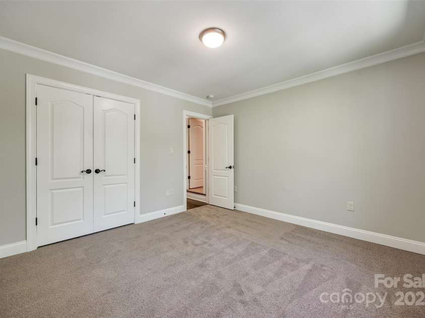 7435 Hammond Drive, Charlotte, NC 28215.  MLS# CAR4260510, YatesRealty ID 17494. 