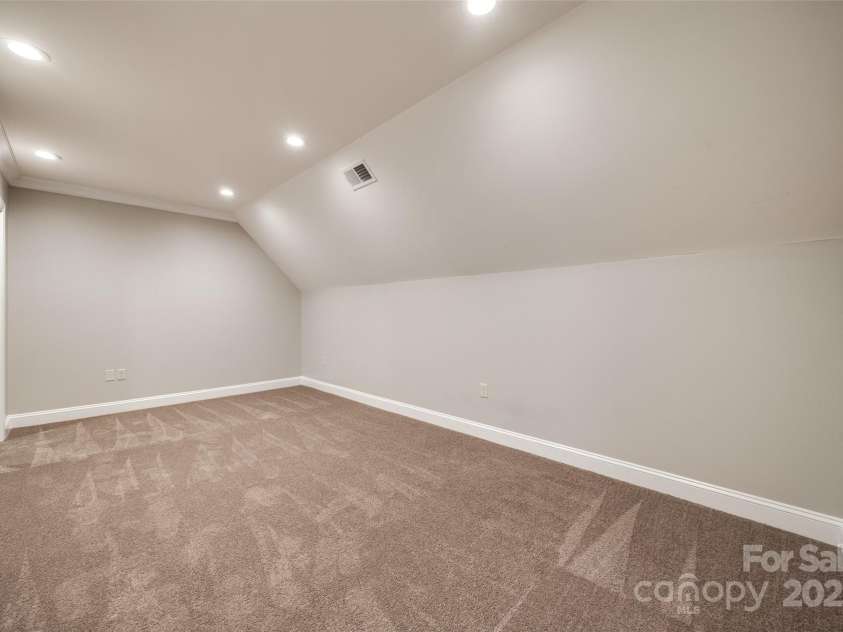 7435 Hammond Drive, Charlotte, NC 28215.  MLS# CAR4260510, YatesRealty ID 17494. 
