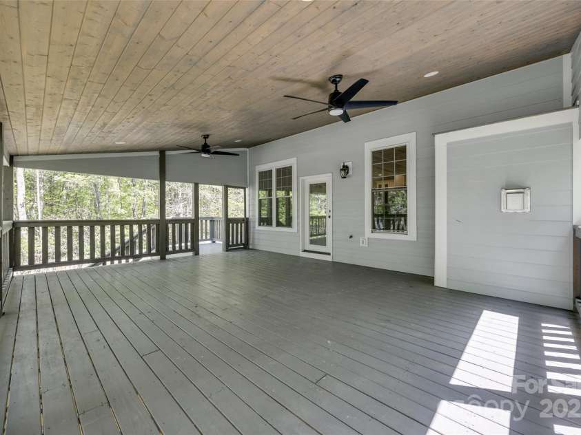 7435 Hammond Drive, Charlotte, NC 28215.  MLS# CAR4260510, YatesRealty ID 17494. 