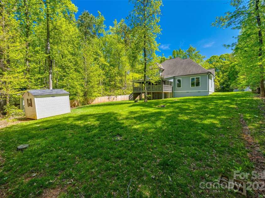 7435 Hammond Drive, Charlotte, NC 28215.  MLS# CAR4260510, YatesRealty ID 17494. 