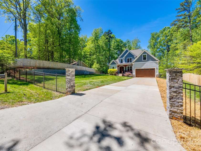 7435 Hammond Drive, Charlotte, NC 28215.  MLS# CAR4260510, YatesRealty ID 17494. 