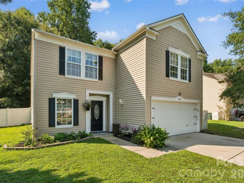 4208 Shasta Circle, Clover, SC 29710.  MLS# CAR4350275, YatesRealty ID 17495. Flat level sidewalk entry