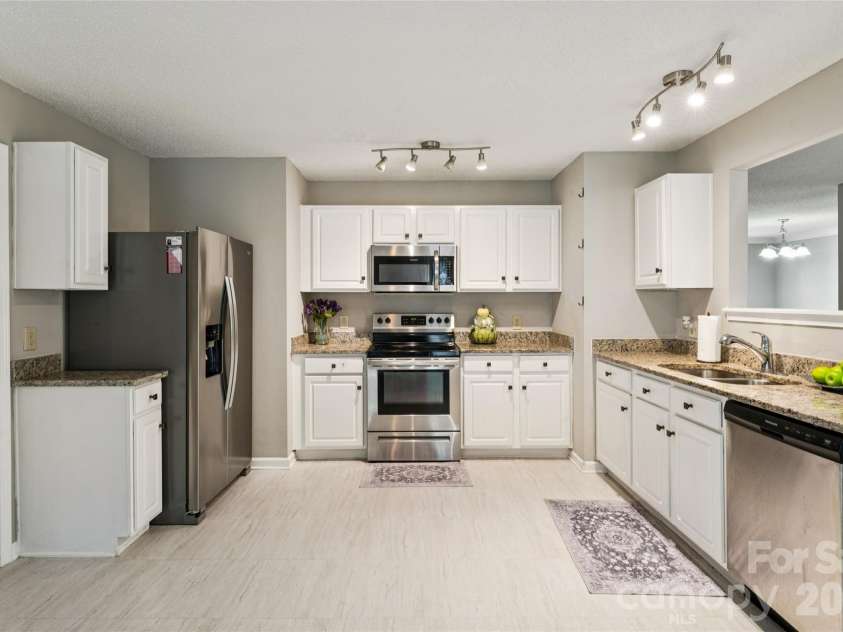 4208 Shasta Circle, Clover, SC 29710.  MLS# CAR4350275, YatesRealty ID 17495. Great counter space and ample cabinets