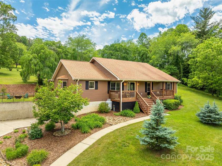 575 Upper Glady Fork Road, Candler, NC 28715.  MLS# CAR4258115, YatesRealty ID 17496. Welcome to 575 Upper Glady Ford