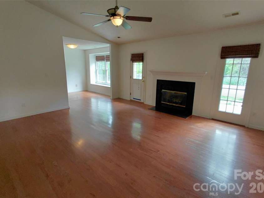 1016 Thorncrest Drive, Fletcher, NC 28732.  MLS# CAR4376784, YatesRealty ID 17497. 
