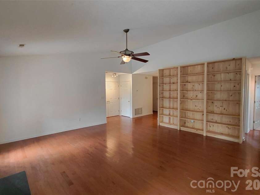 1016 Thorncrest Drive, Fletcher, NC 28732.  MLS# CAR4376784, YatesRealty ID 17497. 