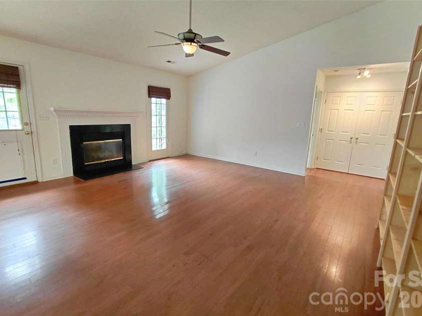 1016 Thorncrest Drive, Fletcher, NC 28732.  MLS# CAR4376784, YatesRealty ID 17497. 