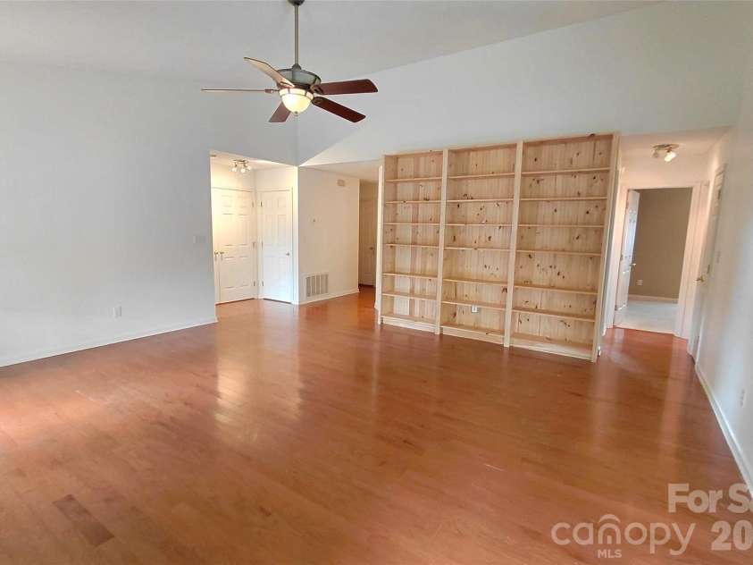 1016 Thorncrest Drive, Fletcher, NC 28732.  MLS# CAR4376784, YatesRealty ID 17497. 
