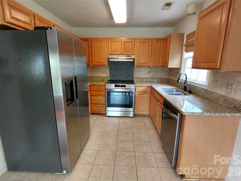 1016 Thorncrest Drive, Fletcher, NC 28732.  MLS# CAR4376784, YatesRealty ID 17497. 