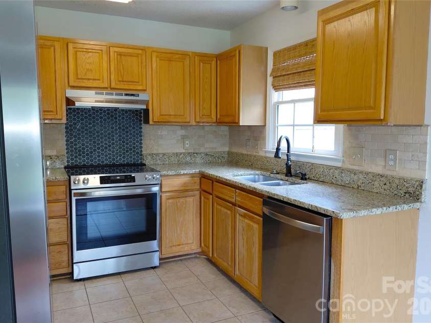 1016 Thorncrest Drive, Fletcher, NC 28732.  MLS# CAR4376784, YatesRealty ID 17497. 