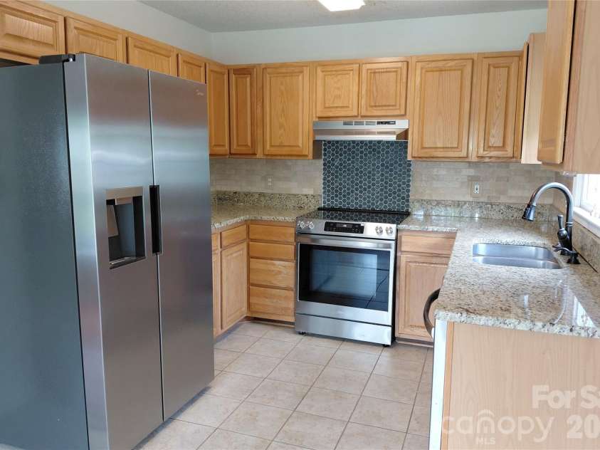 1016 Thorncrest Drive, Fletcher, NC 28732.  MLS# CAR4376784, YatesRealty ID 17497. 