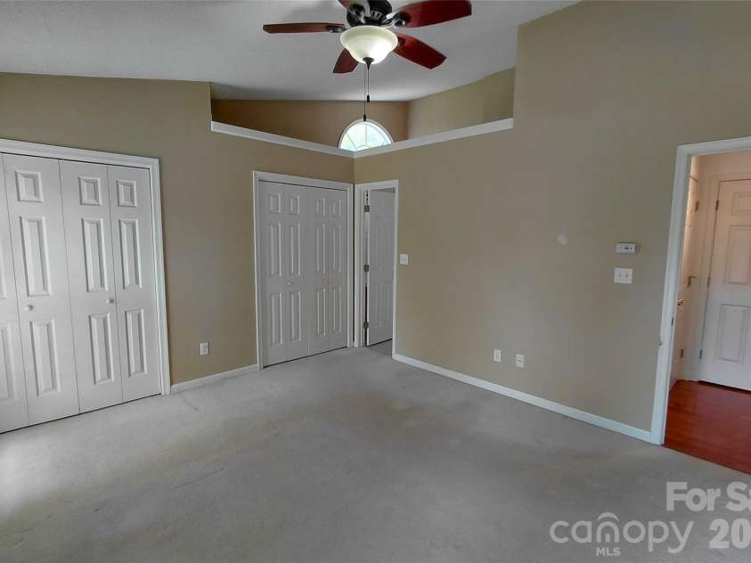 1016 Thorncrest Drive, Fletcher, NC 28732.  MLS# CAR4376784, YatesRealty ID 17497. 