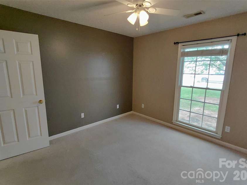 1016 Thorncrest Drive, Fletcher, NC 28732.  MLS# CAR4376784, YatesRealty ID 17497. 