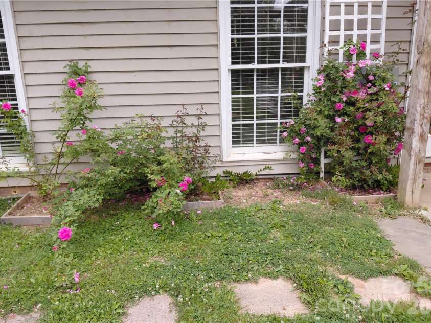 1016 Thorncrest Drive, Fletcher, NC 28732.  MLS# CAR4376784, YatesRealty ID 17497. 