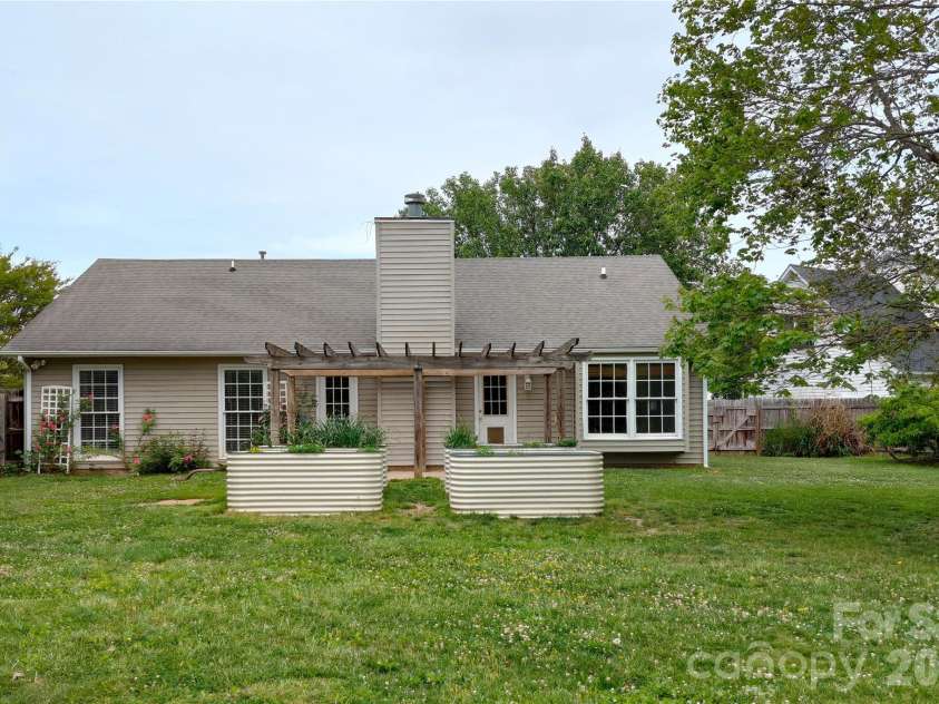 1016 Thorncrest Drive, Fletcher, NC 28732.  MLS# CAR4376784, YatesRealty ID 17497. 