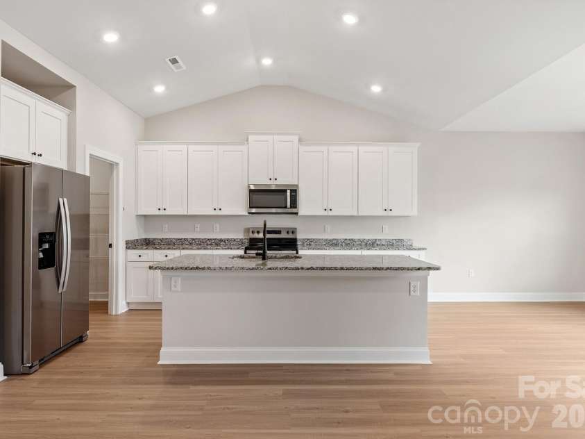 6714 Fairford Drive, Charlotte, NC 28215.  MLS# CAR4346061, YatesRealty ID 1750. 
