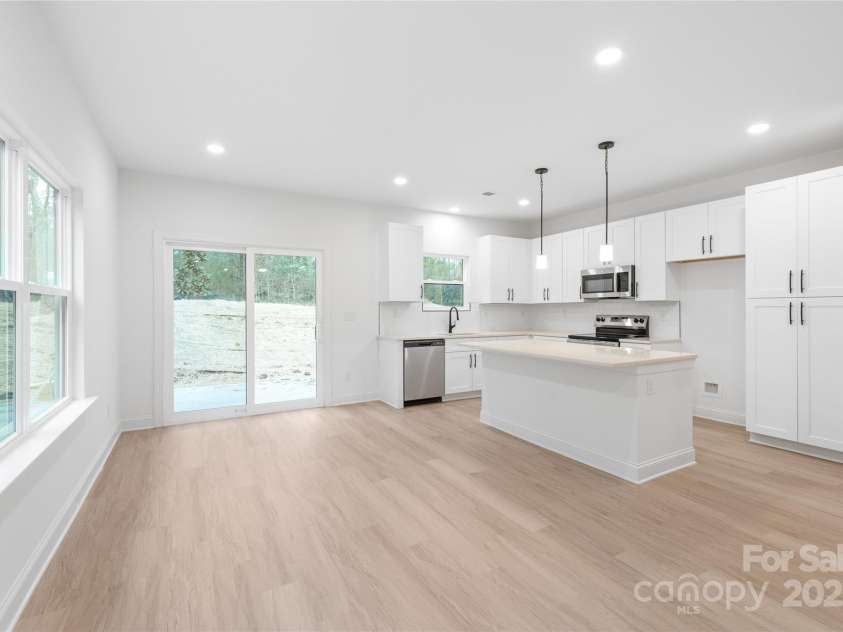 2809 New Pineola Road, Charlotte, NC 28208.  MLS# CAR4221146, YatesRealty ID 17500. 