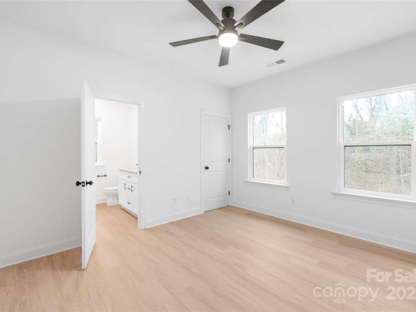 2809 New Pineola Road, Charlotte, NC 28208.  MLS# CAR4221146, YatesRealty ID 17500. 