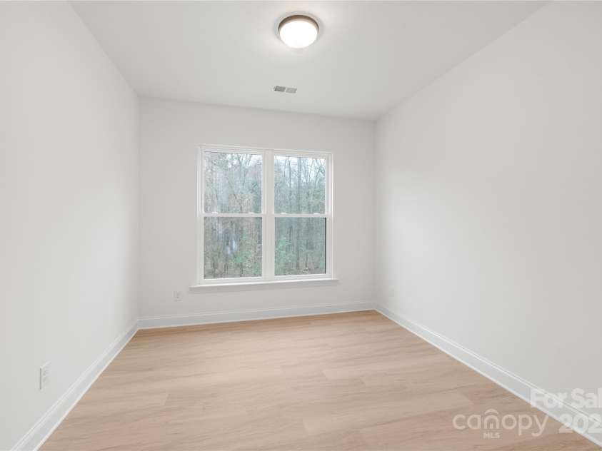 2809 New Pineola Road, Charlotte, NC 28208.  MLS# CAR4221146, YatesRealty ID 17500. 