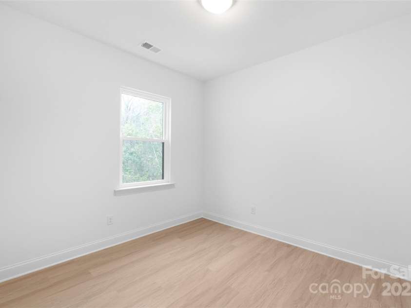 2809 New Pineola Road, Charlotte, NC 28208.  MLS# CAR4221146, YatesRealty ID 17500. 