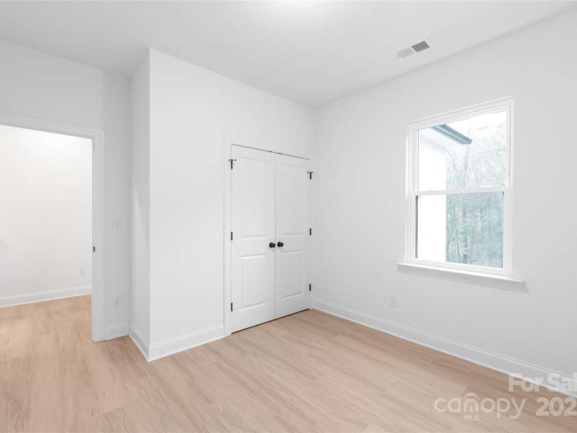2809 New Pineola Road, Charlotte, NC 28208.  MLS# CAR4221146, YatesRealty ID 17500. 