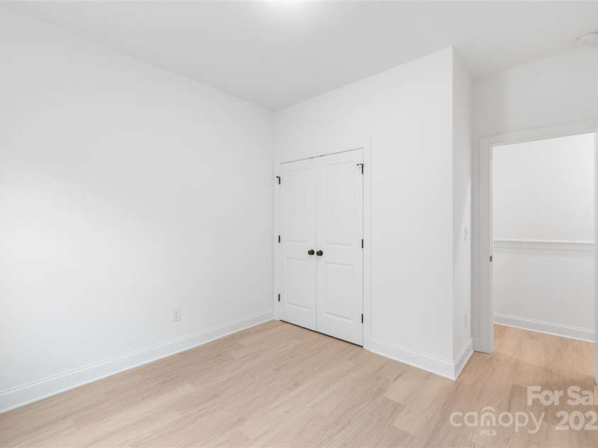 2809 New Pineola Road, Charlotte, NC 28208.  MLS# CAR4221146, YatesRealty ID 17500. 