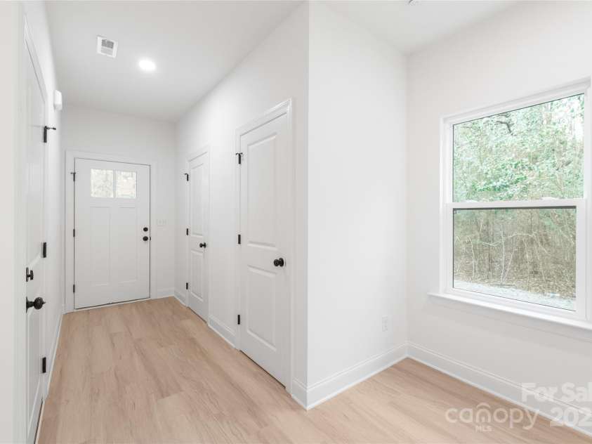 2809 New Pineola Road, Charlotte, NC 28208.  MLS# CAR4221146, YatesRealty ID 17500. 