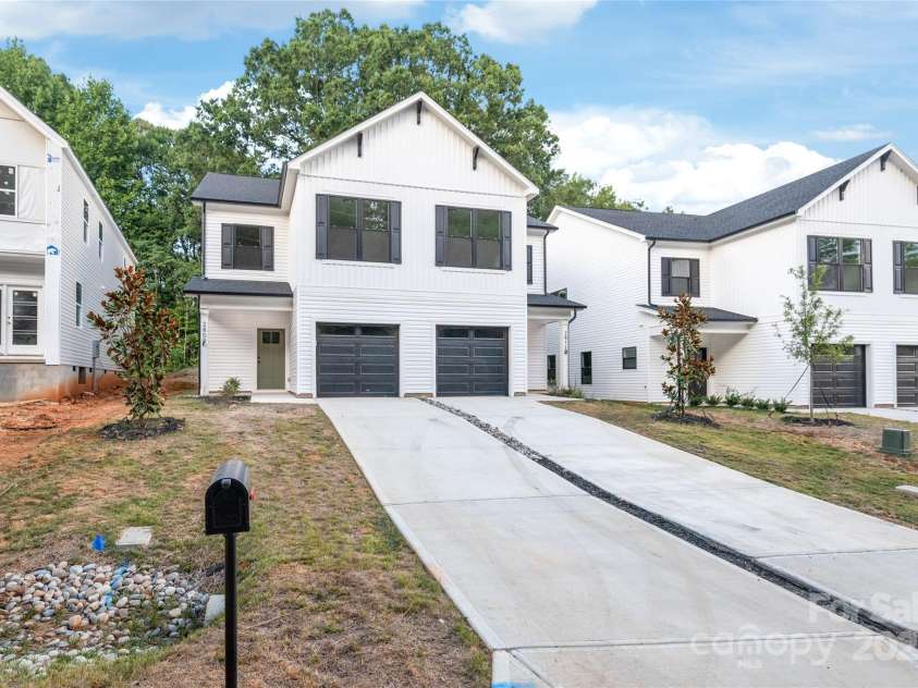 2809 New Pineola Road, Charlotte, NC 28208.  MLS# CAR4221146, YatesRealty ID 17500. 