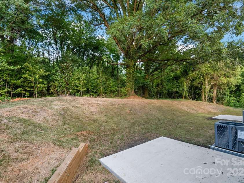 2809 New Pineola Road, Charlotte, NC 28208.  MLS# CAR4221146, YatesRealty ID 17500. 