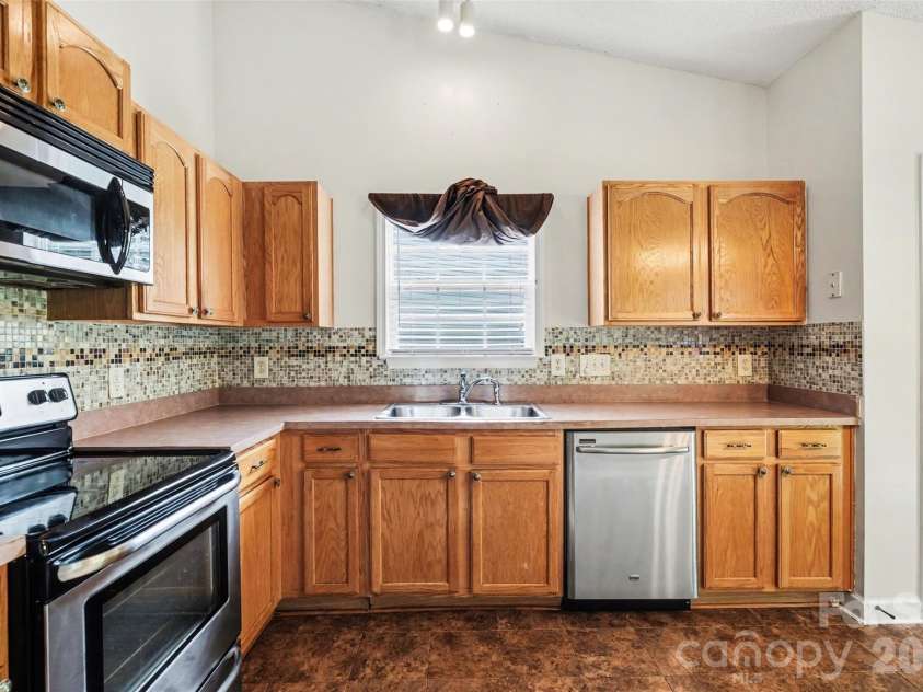 9336 Tibble Creek Way, Charlotte, NC 28227.  MLS# CAR4366845, YatesRealty ID 17500. 