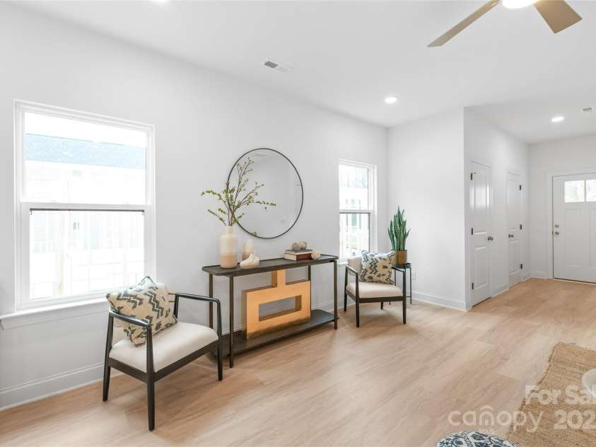 2811 New Pineola Road, Charlotte, NC 28208.  MLS# CAR4221187, YatesRealty ID 17501. 