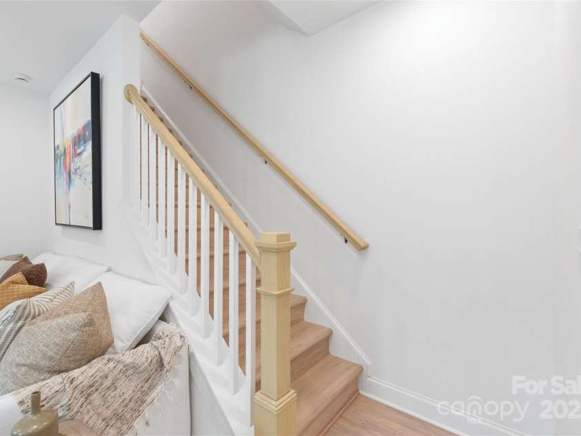 2811 New Pineola Road, Charlotte, NC 28208.  MLS# CAR4221187, YatesRealty ID 17501. 