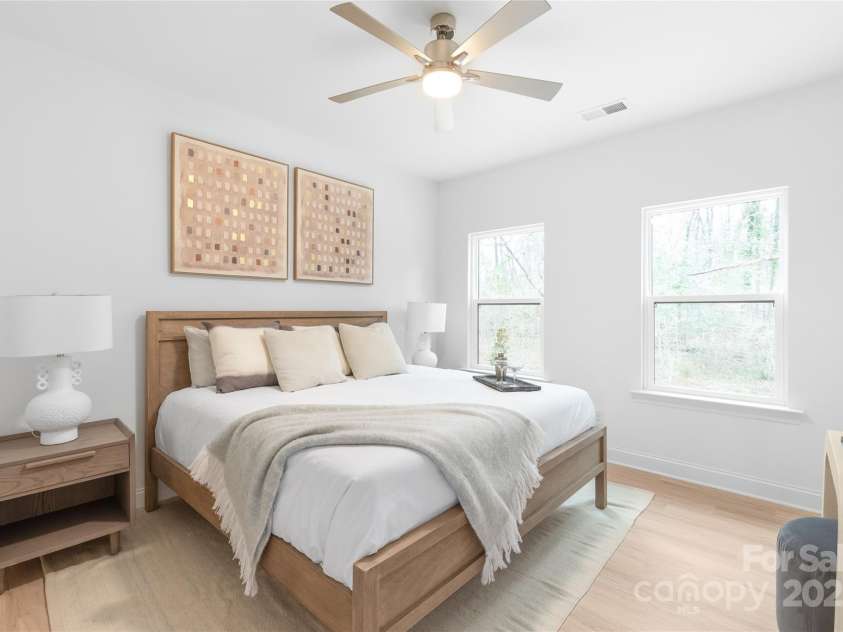 2811 New Pineola Road, Charlotte, NC 28208.  MLS# CAR4221187, YatesRealty ID 17501. 