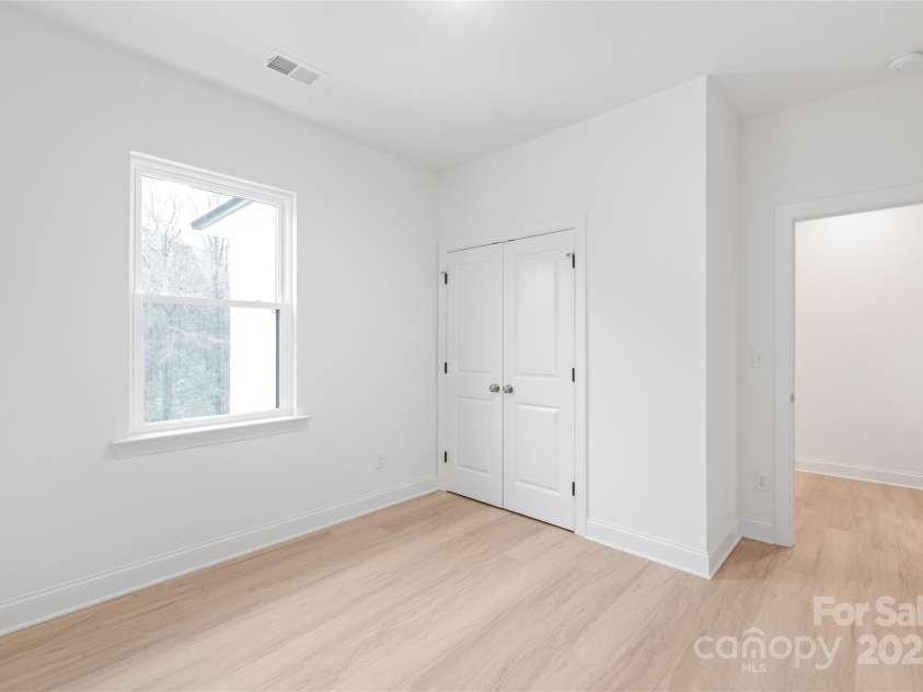 2811 New Pineola Road, Charlotte, NC 28208.  MLS# CAR4221187, YatesRealty ID 17501. 