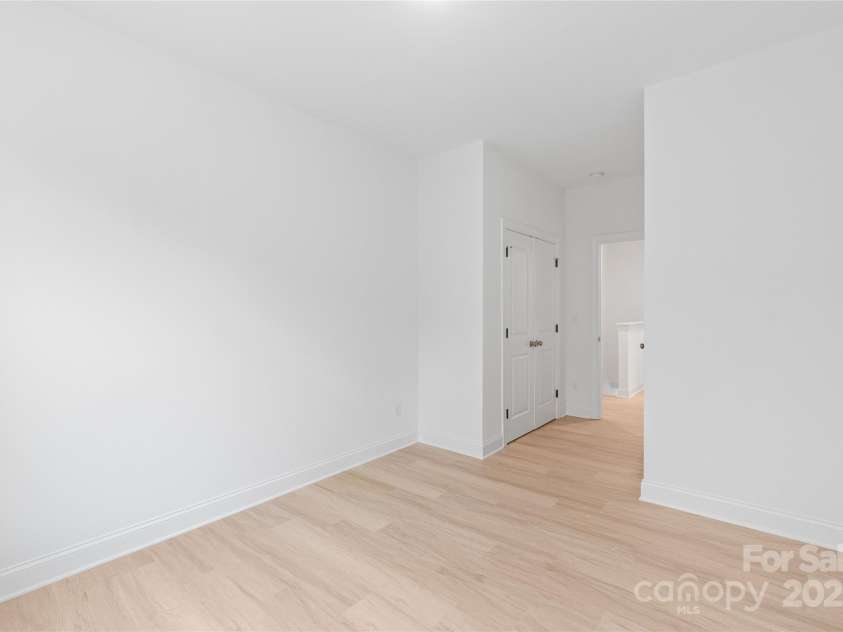 2811 New Pineola Road, Charlotte, NC 28208.  MLS# CAR4221187, YatesRealty ID 17501. 