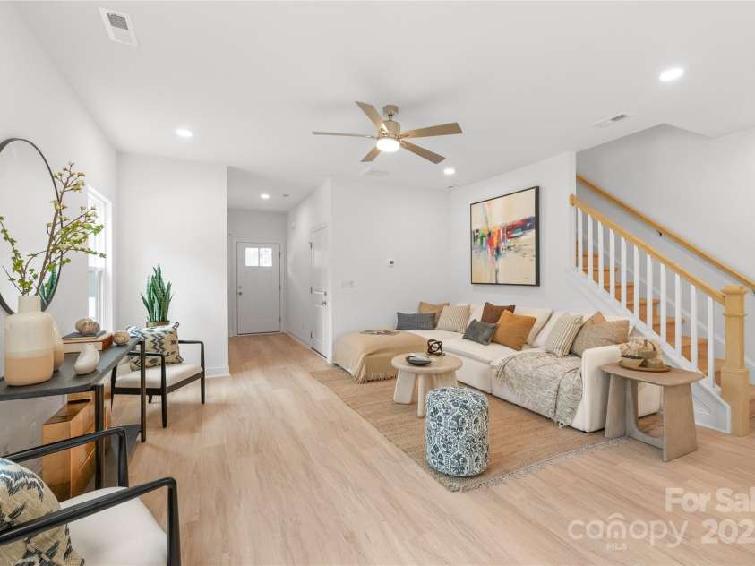 2811 New Pineola Road, Charlotte, NC 28208.  MLS# CAR4221187, YatesRealty ID 17501. 