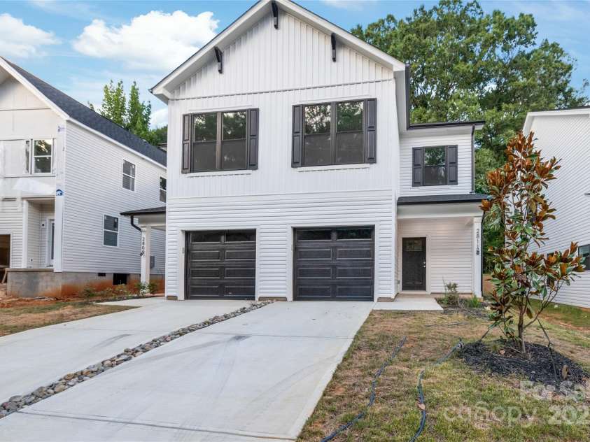 2811 New Pineola Road, Charlotte, NC 28208.  MLS# CAR4221187, YatesRealty ID 17501. 