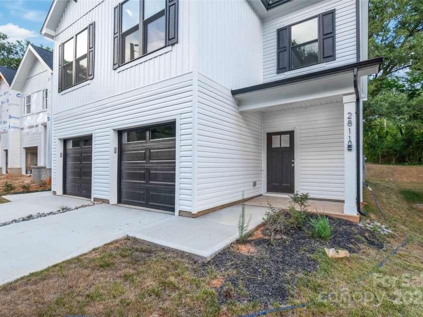 2811 New Pineola Road, Charlotte, NC 28208.  MLS# CAR4221187, YatesRealty ID 17501. 