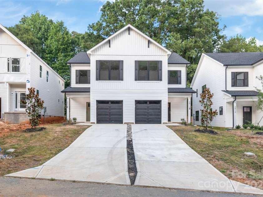2811 New Pineola Road, Charlotte, NC 28208.  MLS# CAR4221187, YatesRealty ID 17501. 