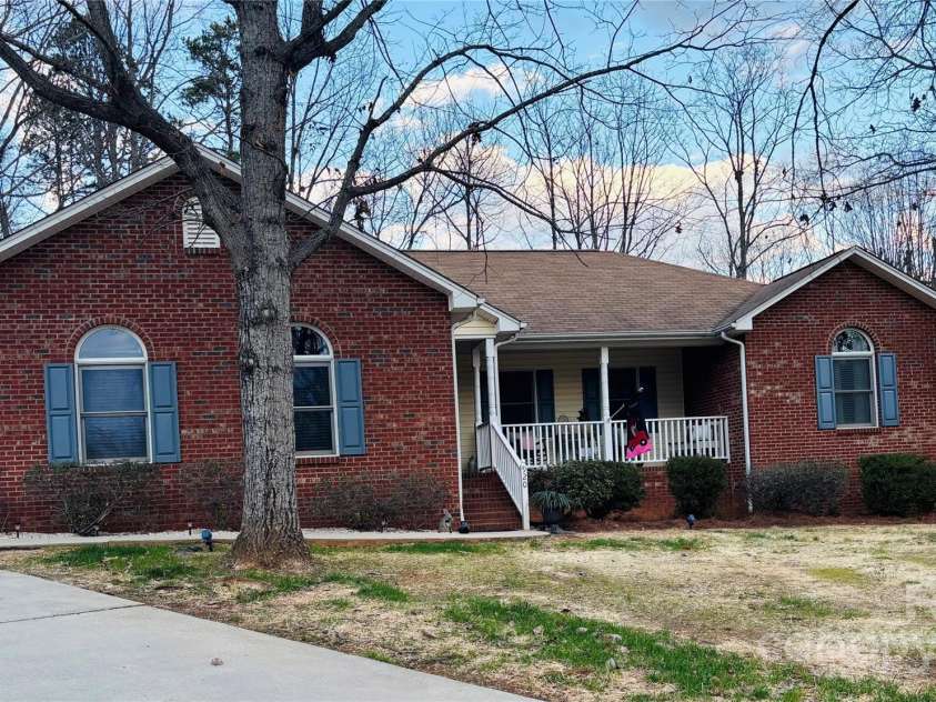920 Hunting Avenue, Lincolnton, NC 28092.  MLS# CAR4221459, YatesRealty ID 17502. 
