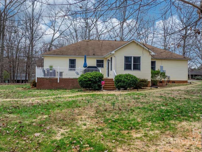 920 Hunting Avenue, Lincolnton, NC 28092.  MLS# CAR4221459, YatesRealty ID 17502. 