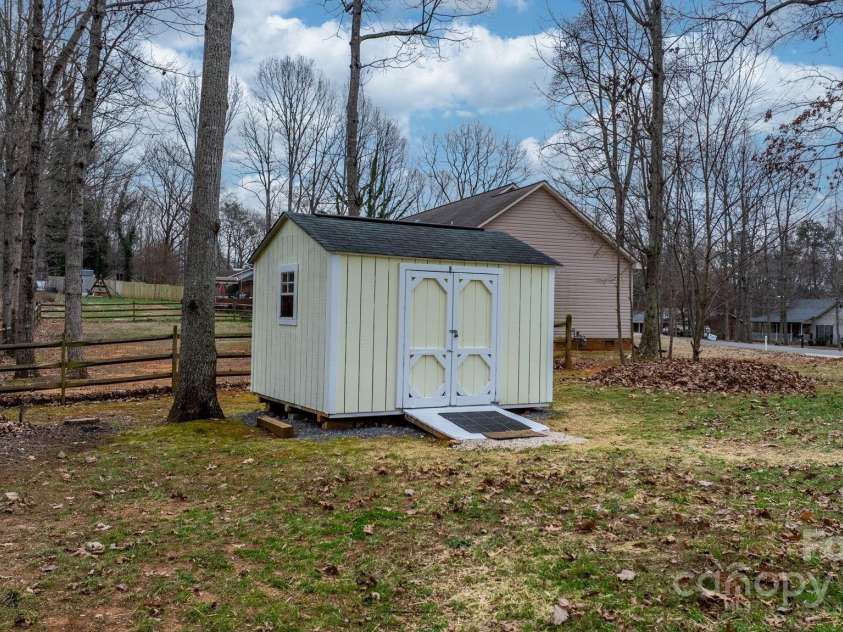 920 Hunting Avenue, Lincolnton, NC 28092.  MLS# CAR4221459, YatesRealty ID 17502. 