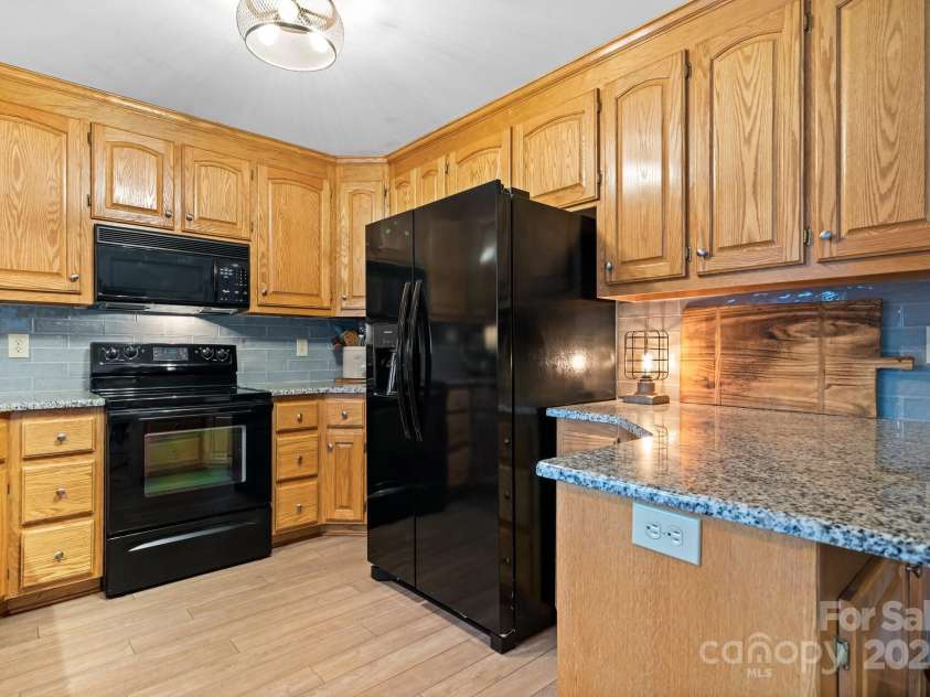 920 Hunting Avenue, Lincolnton, NC 28092.  MLS# CAR4221459, YatesRealty ID 17502. 