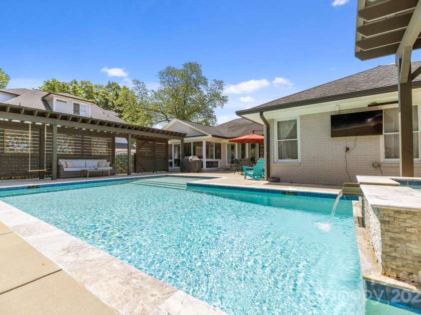 4147 Chelmsford Road, Charlotte, NC 28211.  MLS# CAR4252587, YatesRealty ID 17503. 