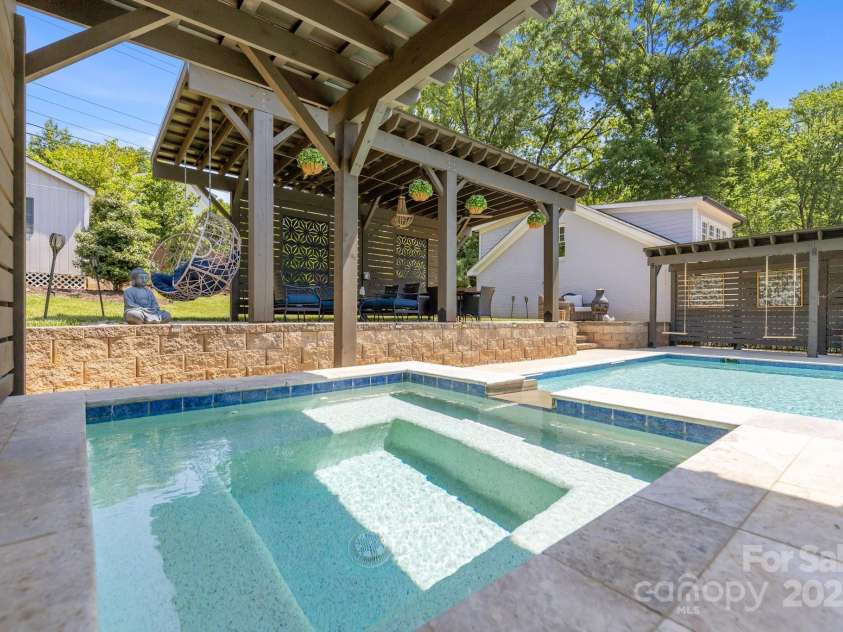 4147 Chelmsford Road, Charlotte, NC 28211.  MLS# CAR4252587, YatesRealty ID 17503. 