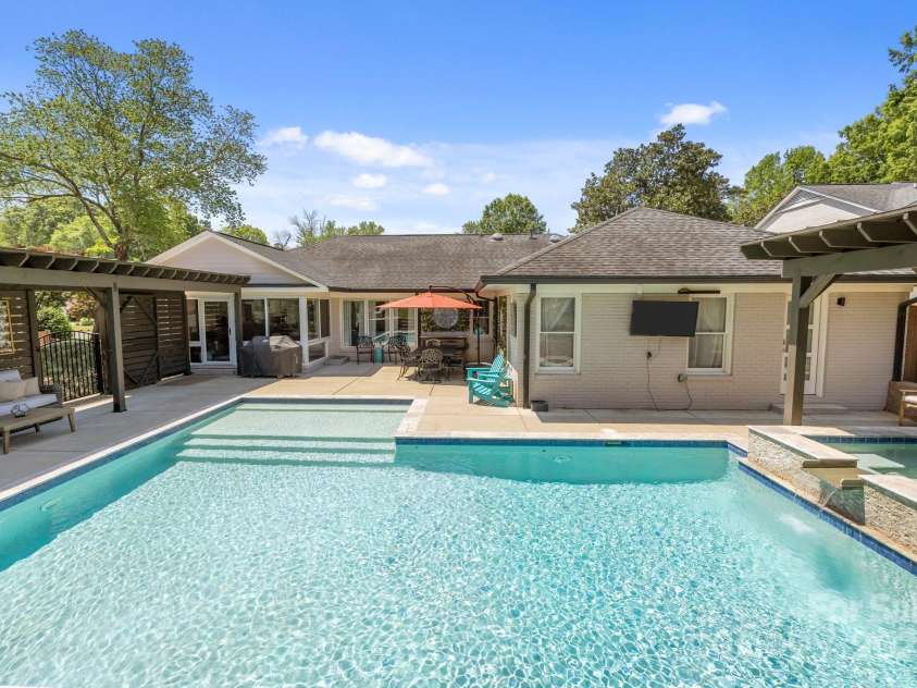4147 Chelmsford Road, Charlotte, NC 28211.  MLS# CAR4252587, YatesRealty ID 17503. 