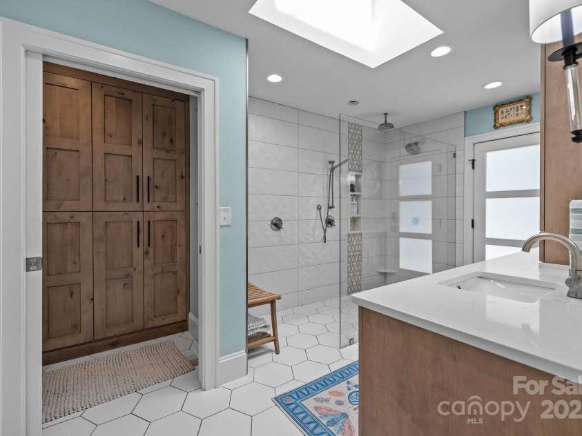 4147 Chelmsford Road, Charlotte, NC 28211.  MLS# CAR4252587, YatesRealty ID 17503. 