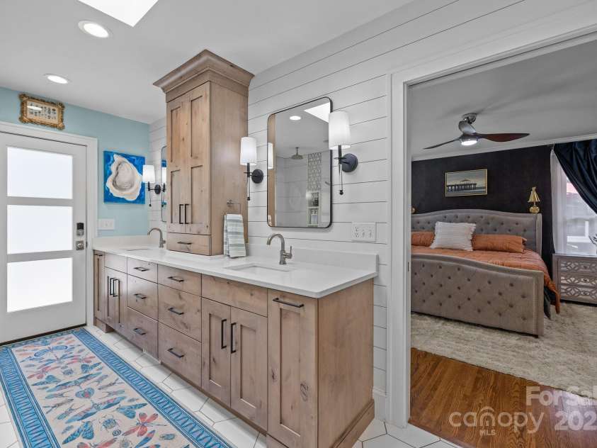 4147 Chelmsford Road, Charlotte, NC 28211.  MLS# CAR4252587, YatesRealty ID 17503. 